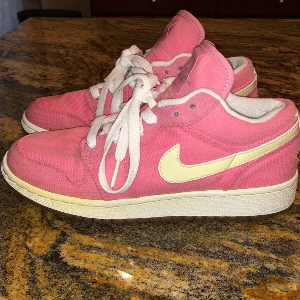 VINTAGE Nike Pink Suede Air Force 1’s Shoes